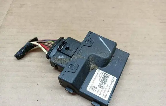 Audi A4 S4 B9 Fuel injection pump control unit/module 8W0906093C