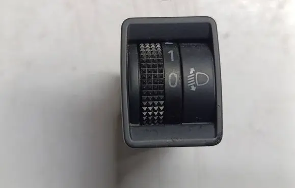 Nissan Note (E12) Headlight level height control switch