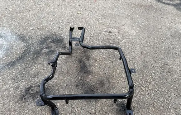 Opel Vivaro Air filter cleaner box bracket assembly 93857666 8200519826