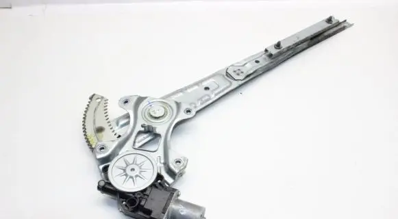 Mitsubishi L200 Front door window regulator with motor 5713A473