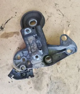 Volkswagen PASSAT B5.5 Engine mounting bracket 038105243F