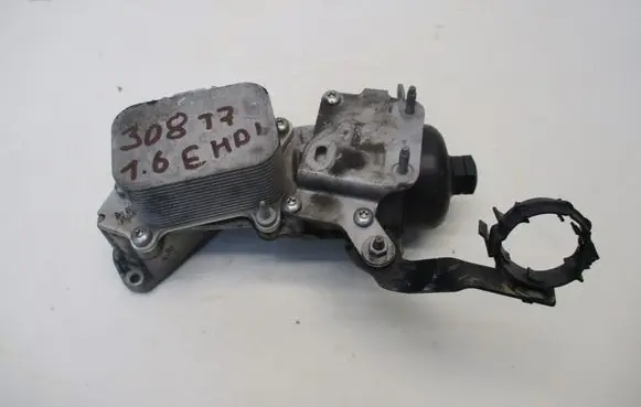 Peugeot 308 Oil filter mounting bracket