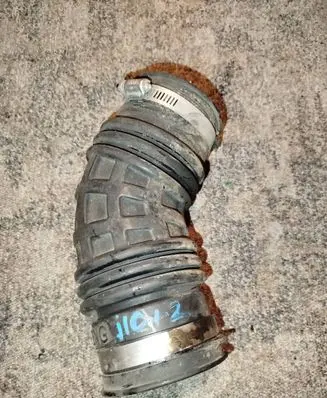 Nissan Qashqai+2 Air intake hose/pipe 1072512S01