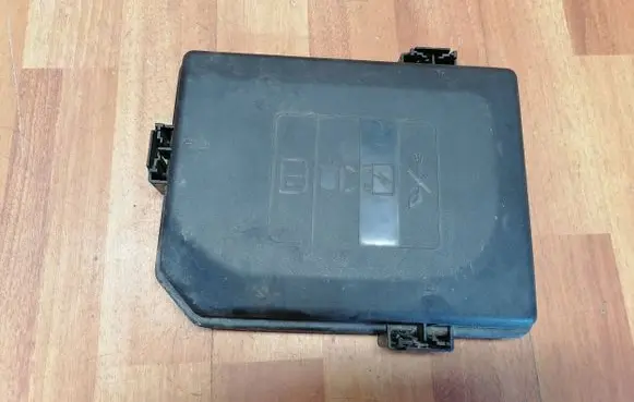 Opel Astra K Fuse box cover 39019198