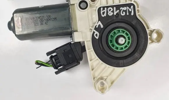 Mercedes-Benz CLS C218 AMG Front door window regulator motor A2078200642