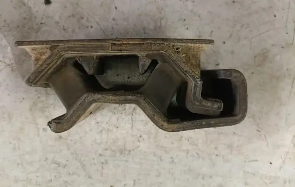 Suzuki Grand Vitara I Gearbox mount 30707 1J0462