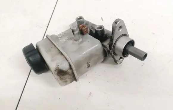 Master brake cylinder