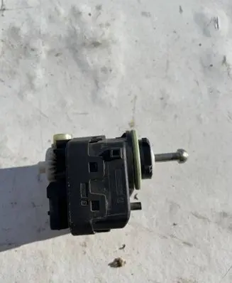 Renault Kadjar Headlight level adjustment motor 260562319R 01004020