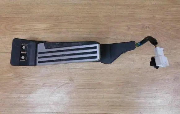 Infiniti Q70 Y51 Accelerator throttle pedal 18002JJ90D 0280755146