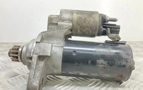 Volkswagen Jetta VI Starter motor 02Z911024