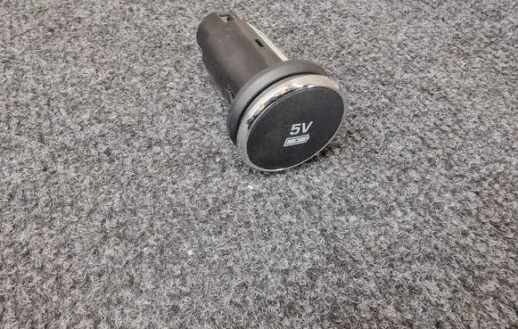 Land Rover Discovery 5 USB socket connector JY3219010DA