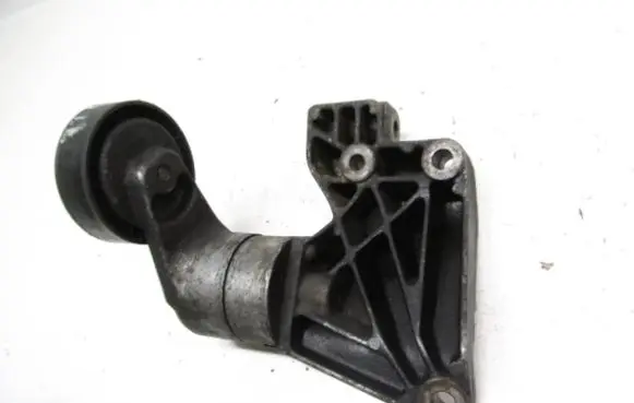 Opel Zafira A Engine mounting bracket 90571112