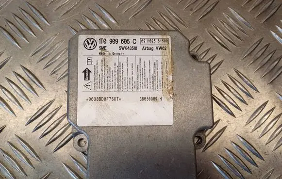 Volkswagen Touran I Airbag control unit/module 1T0909605C 5WK43518
