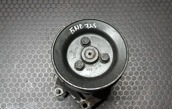 BMW 7 E38 Power steering pump pulley 2246719 2245747