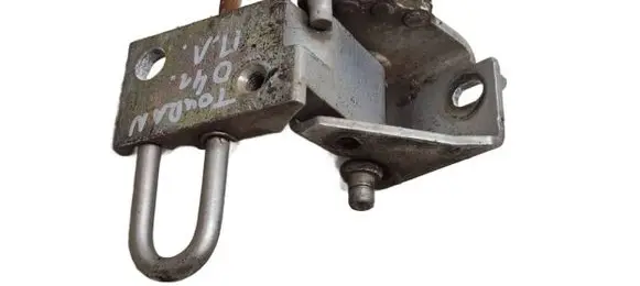 Volkswagen Touran I Front door lower hinge 1T0831411A