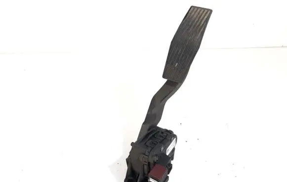 Accelerator throttle pedal