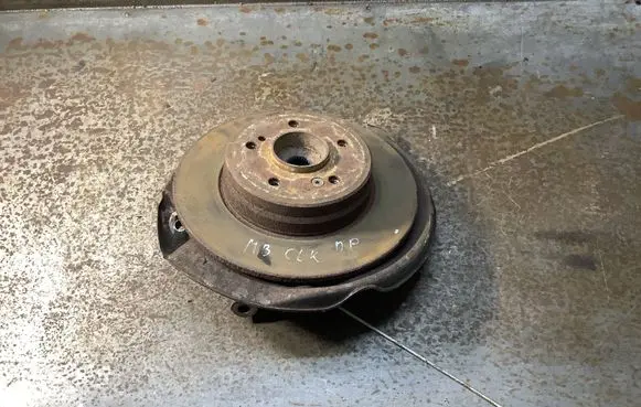 Mercedes-Benz CLK A209 C209 Rear wheel hub