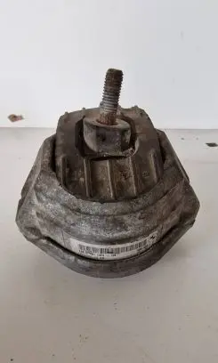 BMW 5 E60 E61 Engine mount bracket 6761089