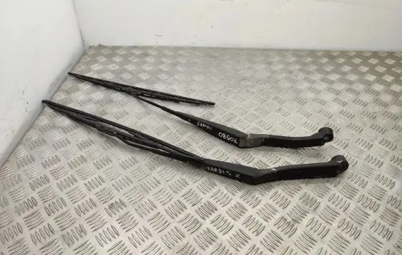 Mitsubishi Grandis Front wiper blade arm