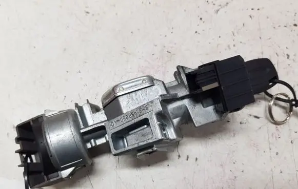 Ford Focus C-MAX Ignition lock 3M513F880AC
