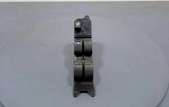 Mitsubishi Outlander Electric window control switch MR502231