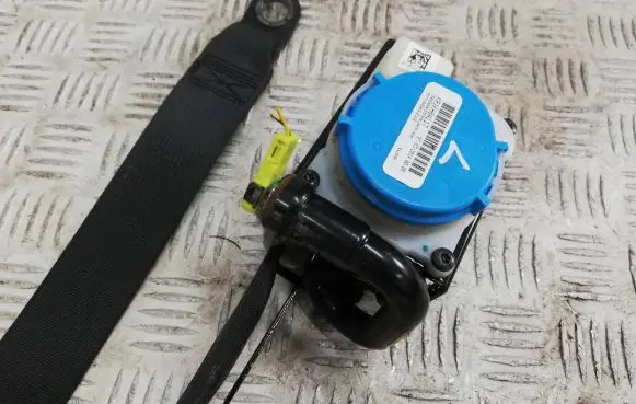 Citroen C1 Front seatbelt