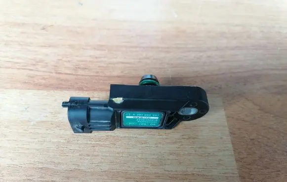 Dacia Sandero Air pressure sensor 223650001R 0281002997 H8200843680
