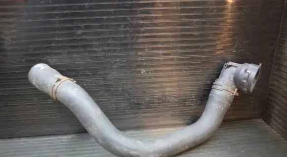 Volkswagen Golf V Engine coolant pipe/hose