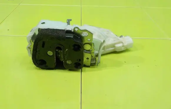 Suzuki Grand Vitara II Tailgate exterior lock XP92