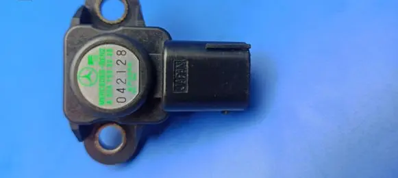 Chrysler Crossfire Air pressure sensor A0041533228 042128