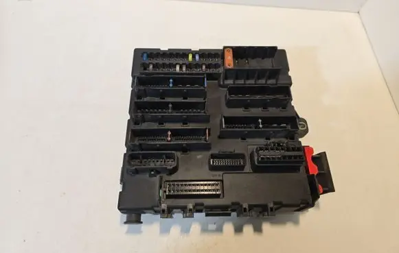Opel Vectra C Fuse module 13189921