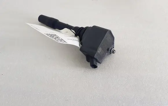 Mini Cooper Countryman F60 High voltage ignition coil 8643360 77850002