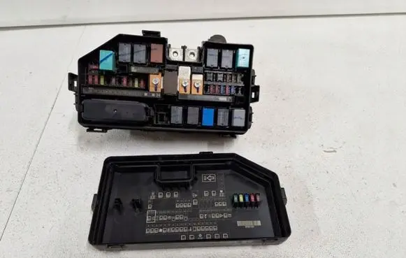 Honda Civic IX Fuse box set TV2-E010