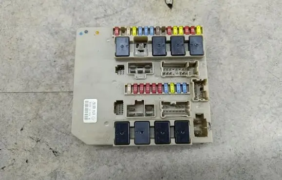 Renault Modus Central body control module 