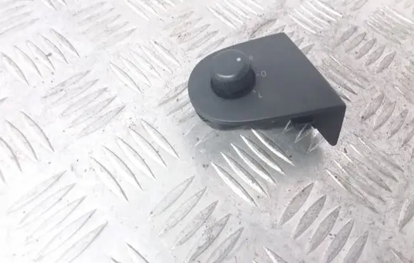 Wing mirror switch