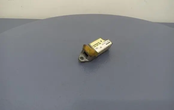 Volkswagen PASSAT B5 Airbag deployment crash/impact sensor 3B0959643