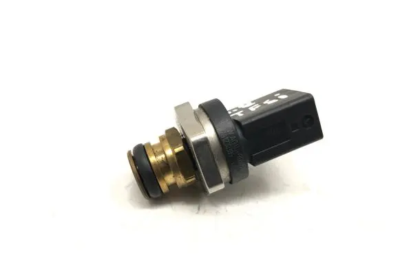 Audi A3 S3 8V Fuel pressure sensor 06H906051F 0261230385