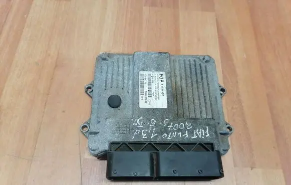Fiat Grande Punto Engine control unit/module 51784562 5ZSH886G 7160011502