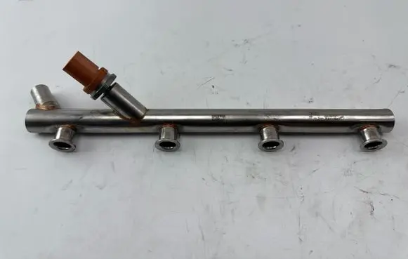 Audi RS6 C7 Fuel distributor 079133316BM