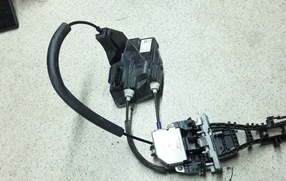 Jaguar F-Pace Front door lock HK83203A28DB BJ32224N02BA