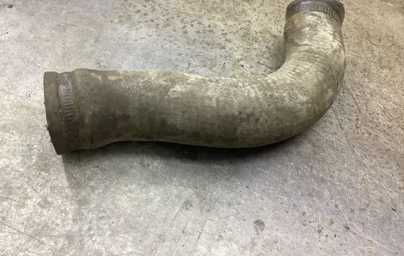 Coolant pipe/hose