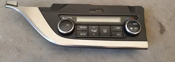 Toyota Auris E180 Air conditioning/heating control unit 5590002430