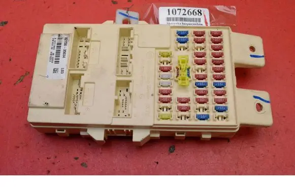 SsangYong Tivoli Fuse box set 8215035034