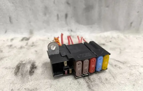 Renault Trafic III (X82) Fuse module 243514171R 18016282 12A182