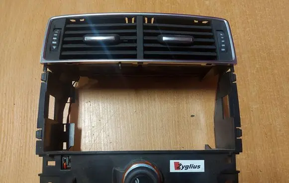 Audi A8 S8 D3 4E Rear air vent grill 4E0819203B