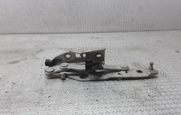 Nissan Primera Tailgate/trunk/boot hinge