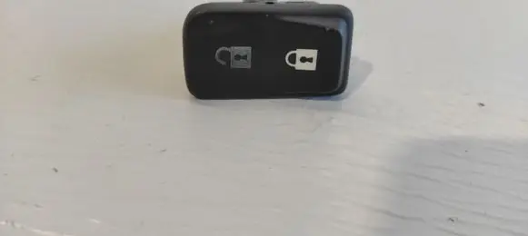 Volvo S40 Central locking switch button 0565832 30669958 03451500
