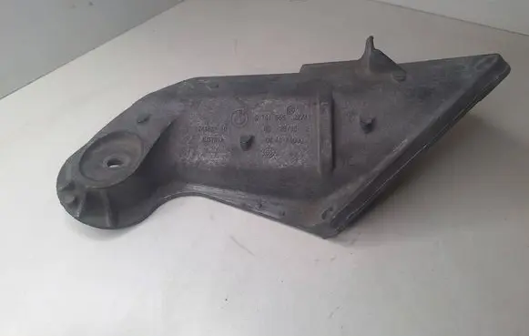 Engine mounting bracket