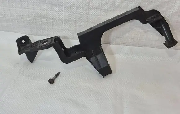 Front bumper mounting bracket