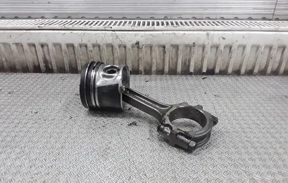 Nissan X-Trail T30 Piston with connecting rod